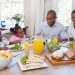 Os benefícios das refeições em família para o desenvolvimento dos filhos