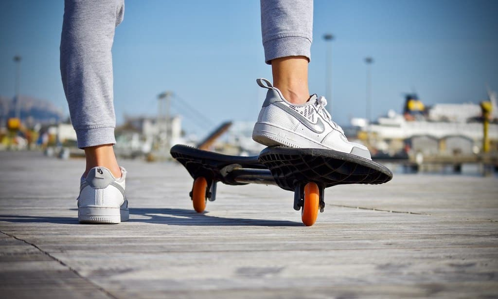 mulher andando de skate programação de atividades para as férias em são paulo